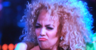 Kim Fields reacts to Bruno's encouragement on Dancing With the Stars, Episode 2, Season 22.