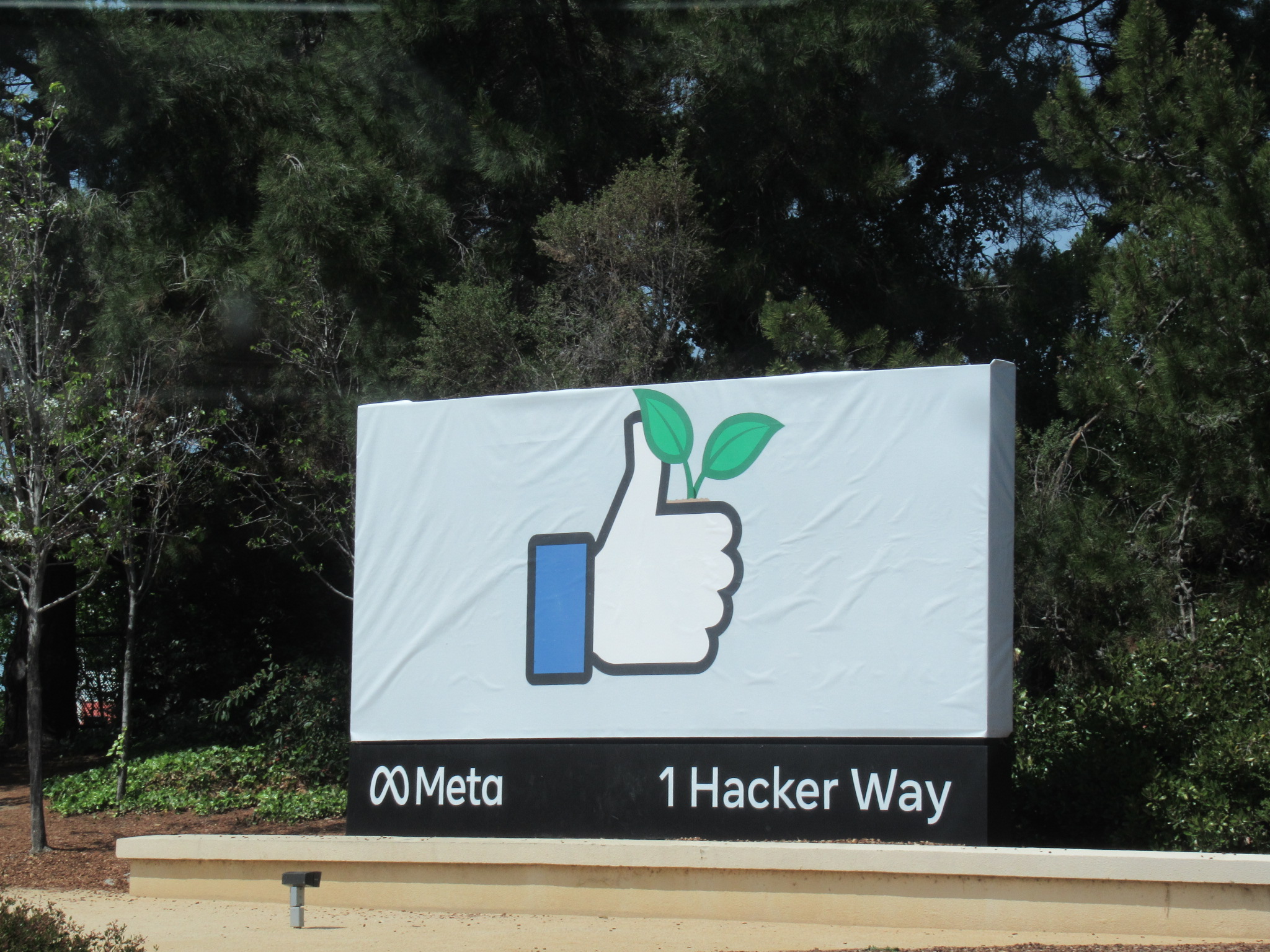 The Meta Platforms (FB) company placard changed from the infinity symbol to the familiar thumbs up...at least for today. The additional basil leaf is a mystery to me.